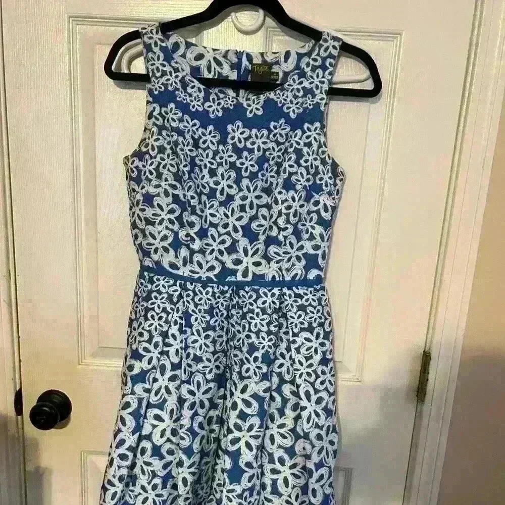 Taylor blue floral dress size 4
